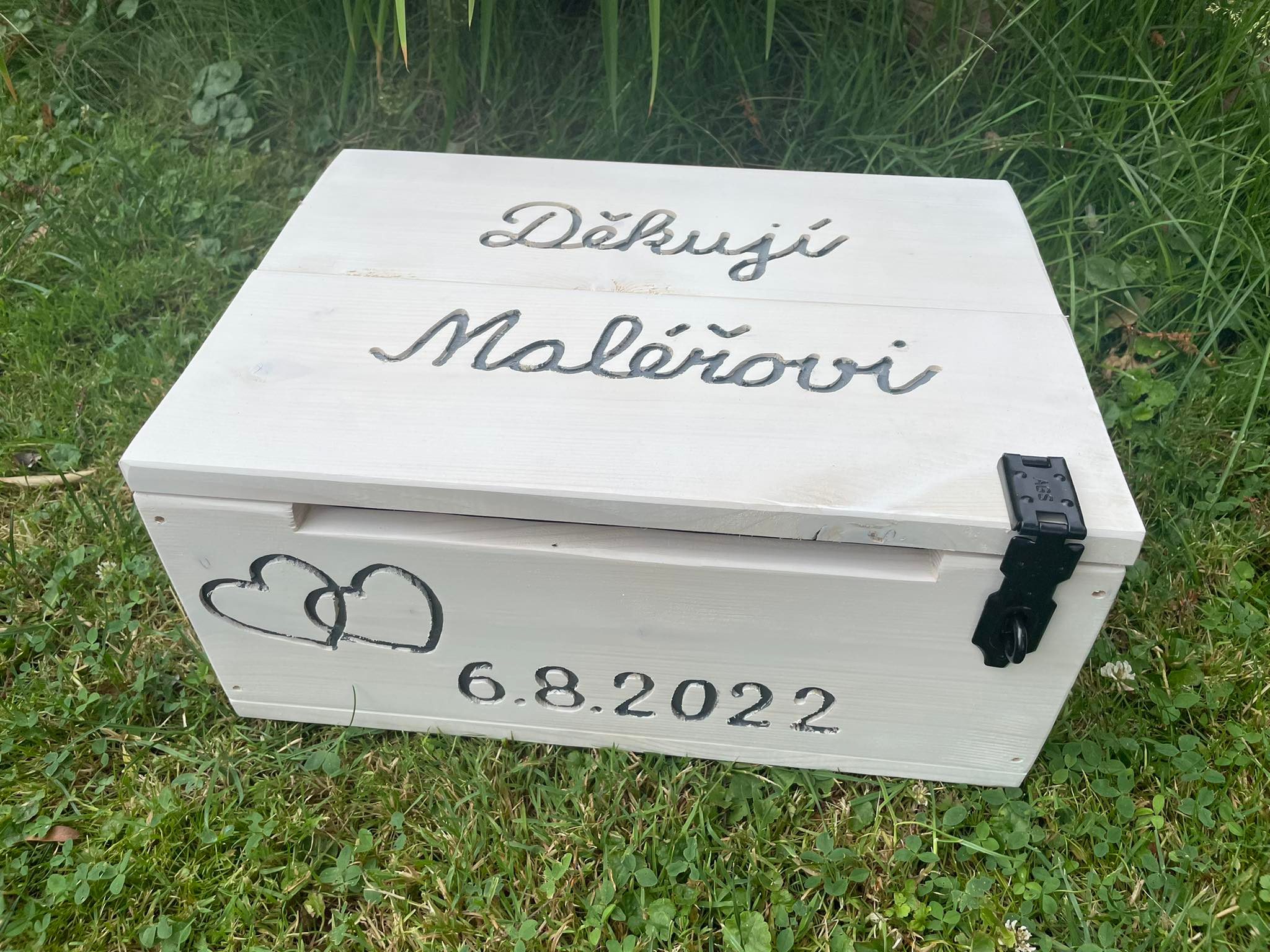 Svatební truhlička s otvorem zepředu na přání nevěsty