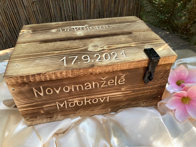 Truhlička "Novomanželé" 