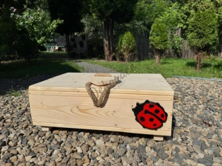 Dřevěný box s obrázkem